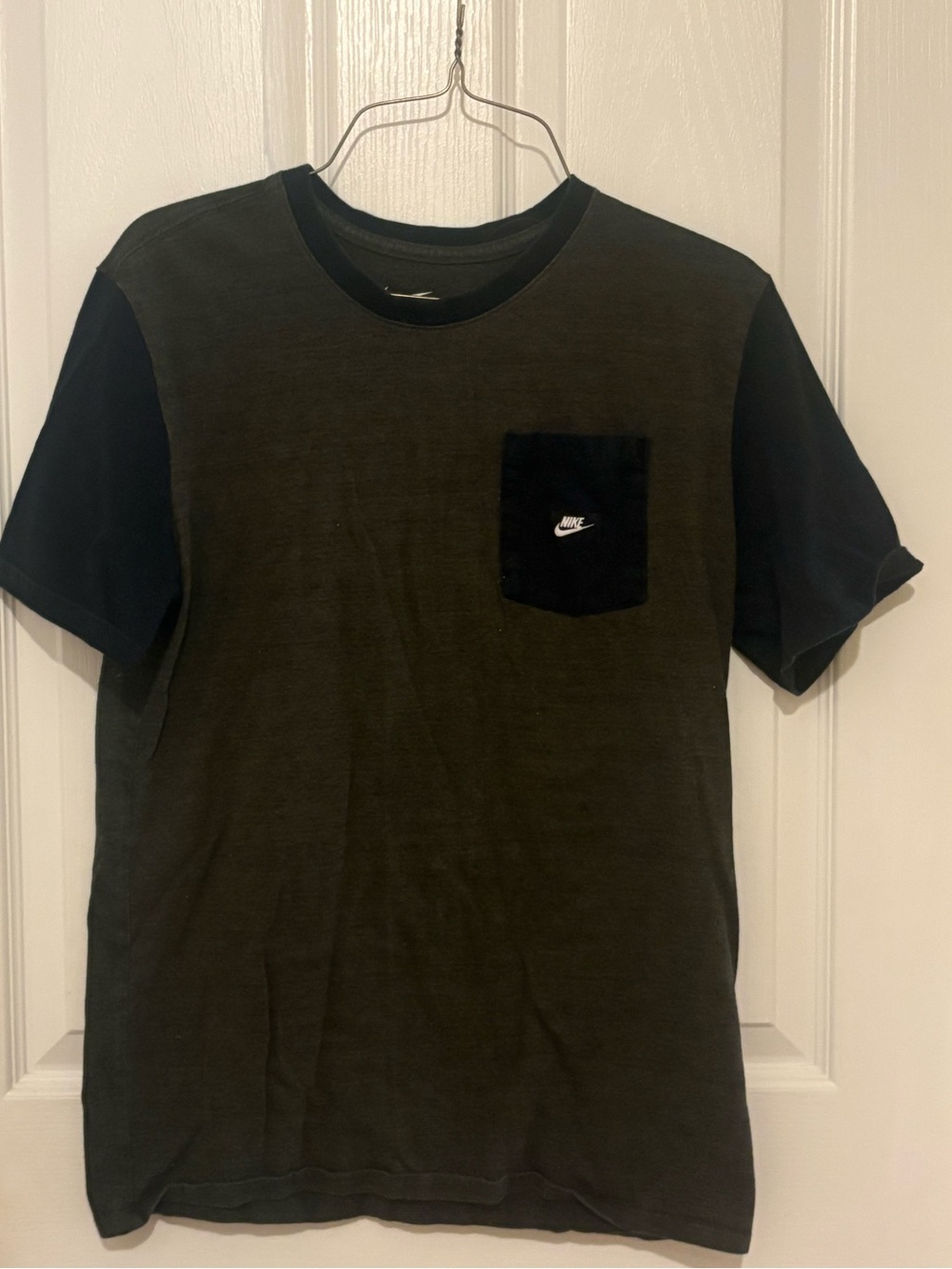 Nike Boys Tee With Pocket Size M Dark Green Black